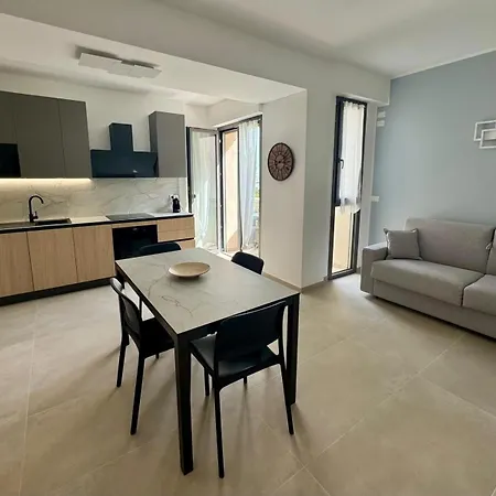 מלון דירות Palms 4*